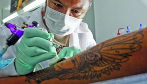 Senado aprova proposta do governo que restringe tatuagens na Marinha