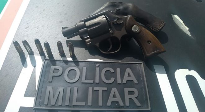 Polícia Militar prende suspeito de porte ilegal de arma de fogo na Serra do Padre Cícero