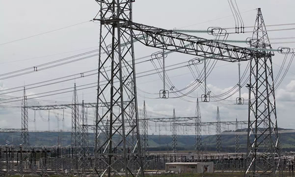 Valor da energia elétrica deve subir até 30% em 2022, diz estudo