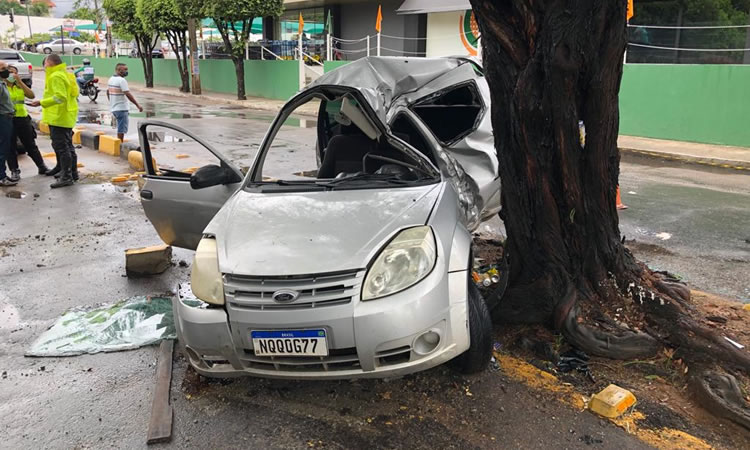 Jovem morre em acidente de trânsito na Avenida Humberto Bezerra, em Juazeiro