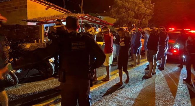Mais de mil pessoas são flagradas em evento sem cumprir medidas contra a Covid