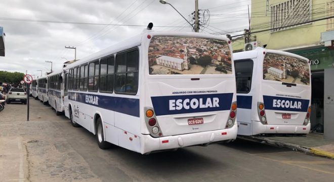 Assaré entrega frota de 14 ônibus escolares para atender estudantes da rede pública