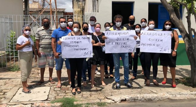 Servidores de Barro reclamam de atraso