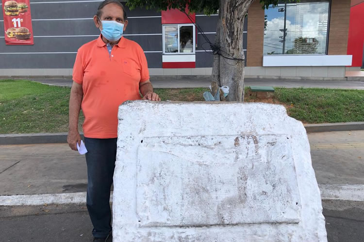 Monumento de pedra de 1959 marca a chegada do primeiro poste elétrico de Juazeiro