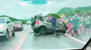 Acidente na BR-222 deixa uma pessoa morta e gera saque à carga de carne