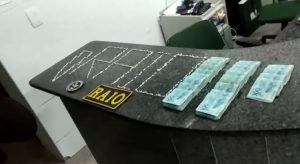 Polícia encontra droga e quase R$ 25 mil em espécie dentro de caixa d'água