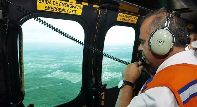 Ministro escalado para cuidar de afetados por chuvas entra de férias
