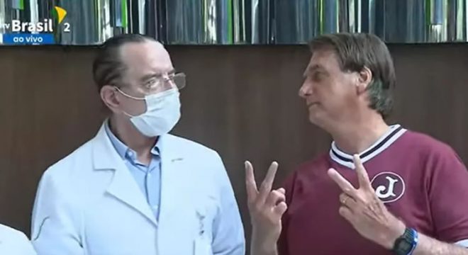 Camarão não mastigado causou problema no presidente, diz médico