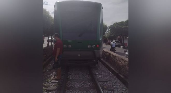 Criança de 11 anos é atingida por lateral de trem do VLT, em Juazeiro do Norte