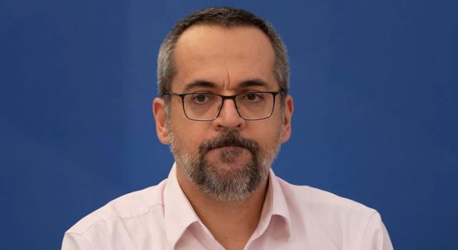 Weintraub diz que Bolsonaro sabia antecipadamente de operação contra Flávio