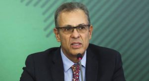 Tarifa mais cara de energia deve durar até abril, garante ministro