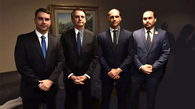 Ex-assessor de Bolsonaro é o 4º nome a apontar rachadinha em gabinetes do clã