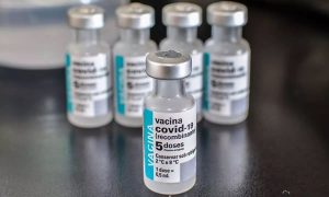 Meia dose de AstraZeneca pode ser usada como reforço, diz pesquisa