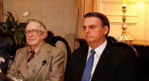 Bolsonaro lamenta morte de Olavo de Carvalho