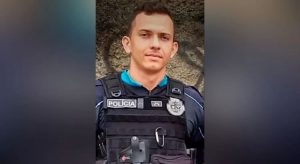 Policial é morto a tiros, e mulher é baleada em tentativa de assalto em Fortaleza