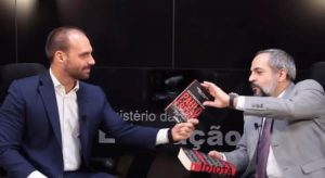 Eduardo Bolsonaro ataca Weintraub e escancara racha entre bolsonaristas