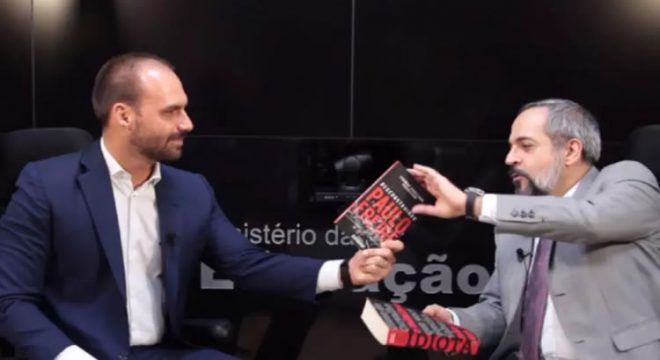 Eduardo Bolsonaro ataca Weintraub e escancara racha entre bolsonaristas