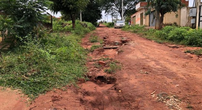 Moradora reclama de infraestrutura de loteamento em Barbalha
