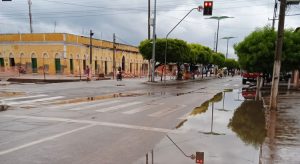 Chuva deixa ruas e avenidas alagadas nesta quinta-feira, em Icó