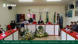 George Feitosa toma posse como prefeito de Barro 