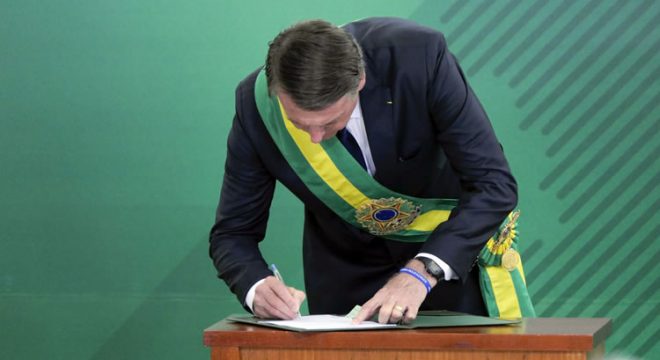 Bolsonaro sanciona volta da propaganda partidária em rádio e TV