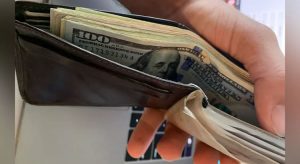 Empresário cearense perde carteira com mais de US$ 500 e recebe de volta de construtor nos EUA