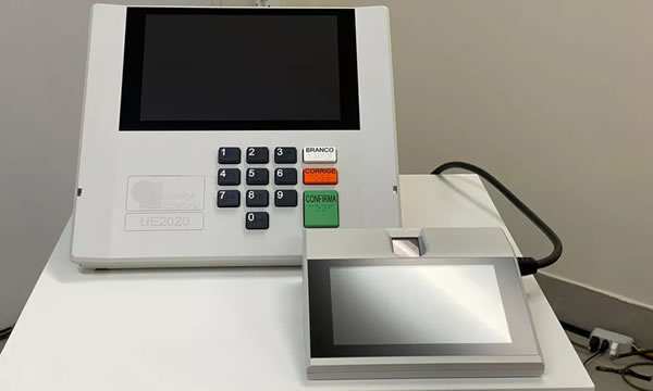 Ceará recebe 1.300 urnas eletrônicas com novo modelo para as eleições de 2022