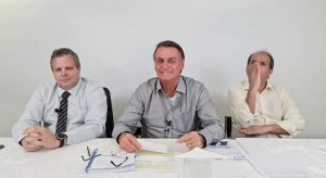 Bolsonaro erra origem de Padre Cícero e questiona assessores: 'Cheio de pau de arara aqui e não sabem?'