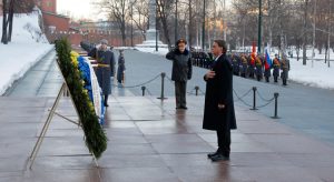 Bolsonaro presta homenagem a soldados do Exército comunista