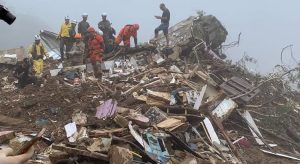 Bombeiros do Ceará iniciam buscas por sobreviventes em Petrópolis, no Rio de Janeiro