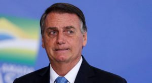 Bolsonaro promete reajuste salarial a todos os servidores só em 2023