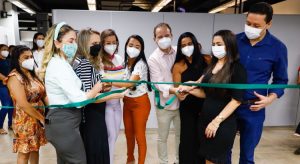 Prefeito Glêdson inaugura sala permanente de imunização contra Covid-19 no Vapt-Vupt