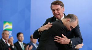 André Mendonça aciona PGR em notícia-crime contra Bolsonaro