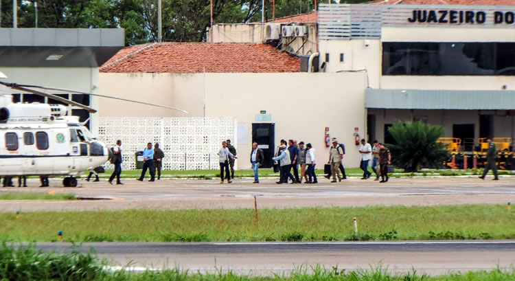 Bolsonaro chega ao Cariri para visita às obras de transposição do rio São Francisco