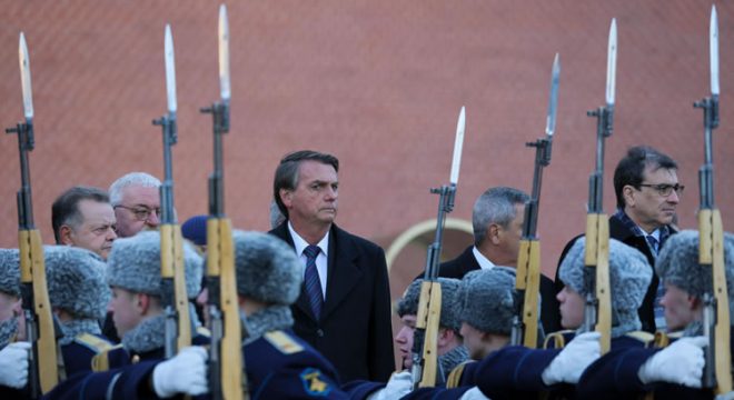 'Somos solidários à Rússia', diz Bolsonaro em encontro com Putin