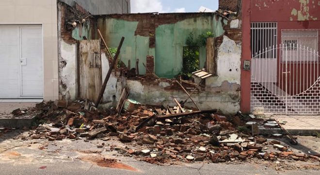 Fachada de imóvel desaba e proprietário é notificado em Juazeiro do Norte