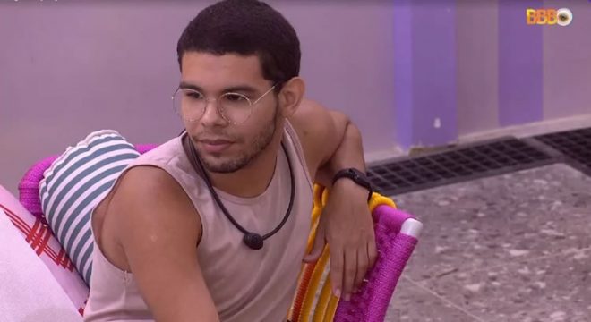 Equipe de Vyni aciona jurídico após comentários homofóbicos