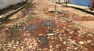 Moradores do bairro Jardim Gonzaga relatam transtornos causados por buracos