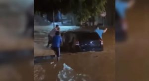 Chuvas arrastam carro, alagam ruas e casas e causam desabamentos em cidades do interior Ceará