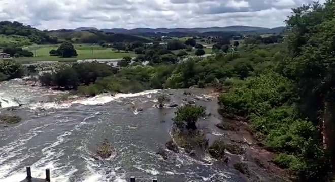 Rompimento de barragem afeta 300 pessoas em Cedro