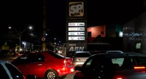 Preço do litro da gasolina comum no Ceará chega a R$ 8,20, diz ANP