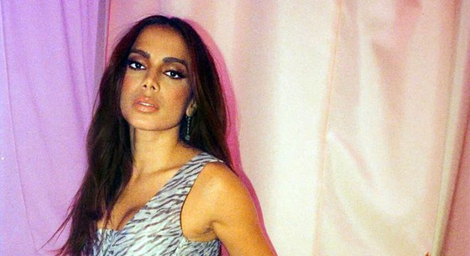 Anitta é primeira brasileira no Top 10 global do Spotify com 'Envolver'