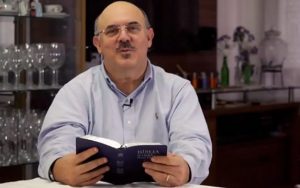 Prefeitos dizem que esquema de propina no MEC envolvia compra de Bíblias