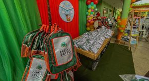 Farias Brito inicia entrega de kits escolares para estudantes da rede municipal