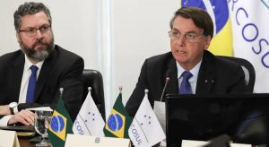 Ex-chanceler Ernesto Araújo critica neutralidade de Bolsonaro frente à guerra