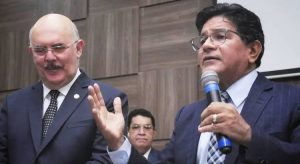 Prefeito diz que pastor amigo de Bolsonaro pediu ouro em troca de verba do MEC