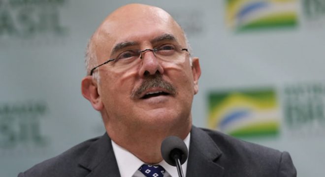 PF abre procedimento para investigar disparo de arma de Milton Ribeiro