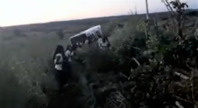 Acidente com ônibus repleto de alunos no Cariri ao perder freios e causar susto em Potengi