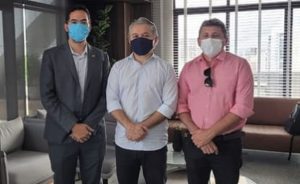 Deputado Davi de Raimundão se reúne com o presidente da Cagece juntamente com o vereador Lucas do Horto
