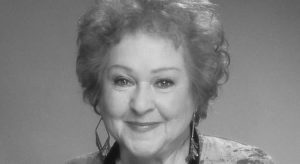 Atriz Estelle Harris, de 'Seinfeld' e 'Toy Story', morre aos 93 anos